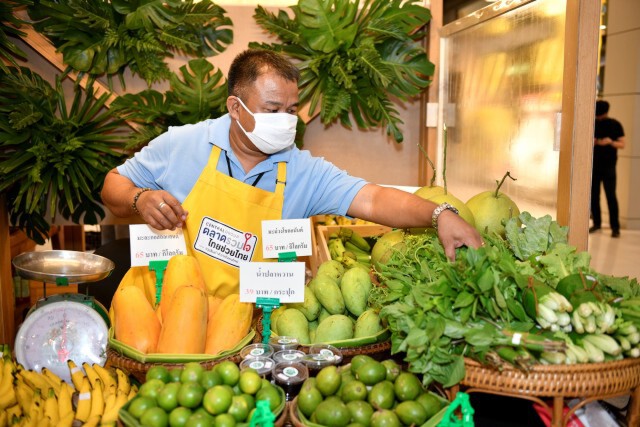 ปั้น 'ตลาดรวมใจ ไทยช่วยไทย' ดันยอดขายชุมชน 3.5 พันล้าน