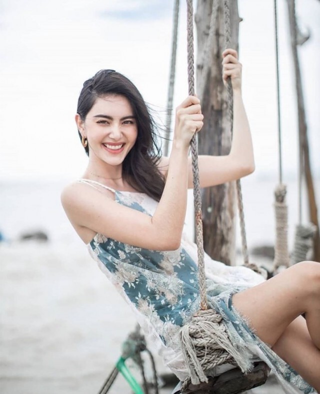 รวมภาพ ใหม่-ดาวิกา เซ็กซี่เบาๆริมทะเล
