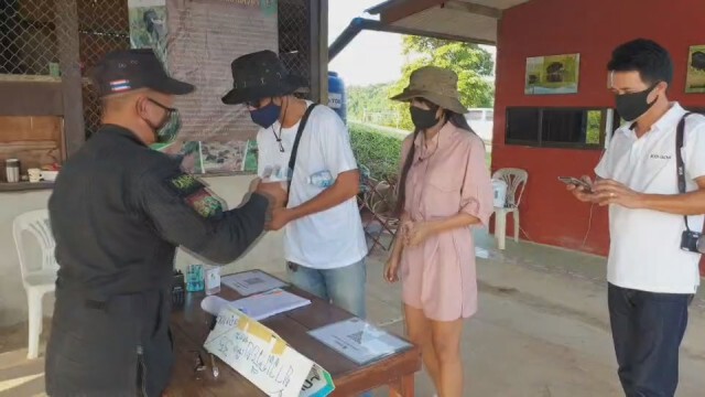 นักท่องเที่ยวแห่ส่องกระทิงผาเก็บตะวัน