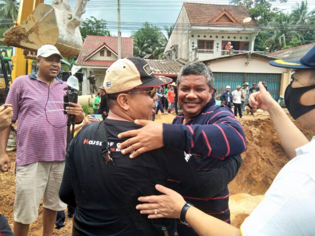 ย้ายต้นยางนา อายุ 300 ปี สำเร็จแล้ว