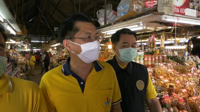 ตลาดทุ่งเกวียน"การ์ดไม่ตก"