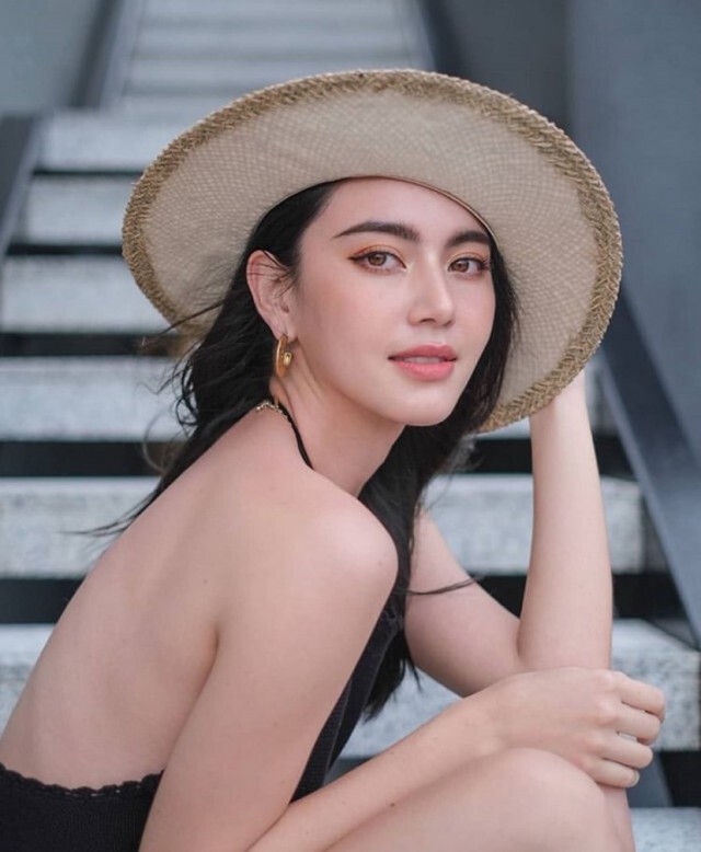 รวมภาพ ใหม่-ดาวิกา เซ็กซี่เบาๆริมทะเล