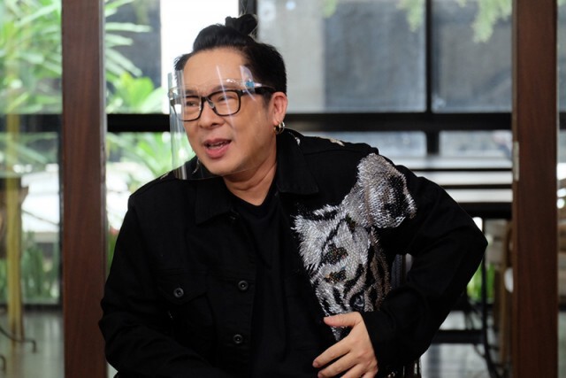 "ไก่ สมพล" เผยรสนิยมทางเพศกับความรักที่หลบซ่อนนาน 30 ปี