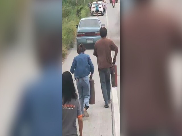 คุณคือฮีโร่ !! คนขับรถน้ำมันช่วยนักเรียนรอดตาย หลังรถเกิดเพลิงไหม้