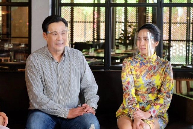 "ตฤณ เศรษฐโชค"  ควงภรรยาสาวอายุห่าง 20 ปี เปิดใจเรื่องความรักต่างวัย