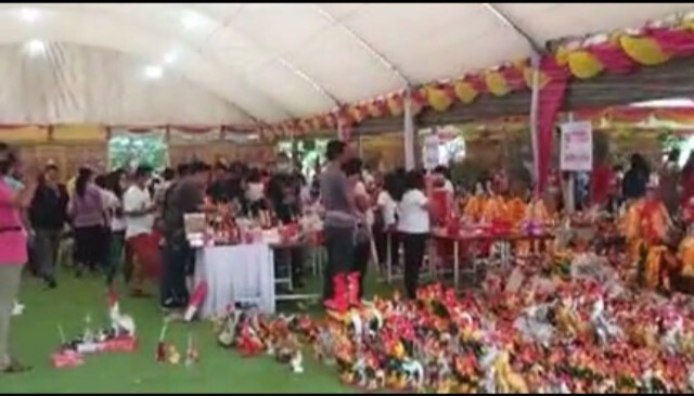 เงินสะพัดกว่า300ล้าน   ชาวบ้านแห่ขอพร "ไอ้ไข่ วัดเจดีย์"