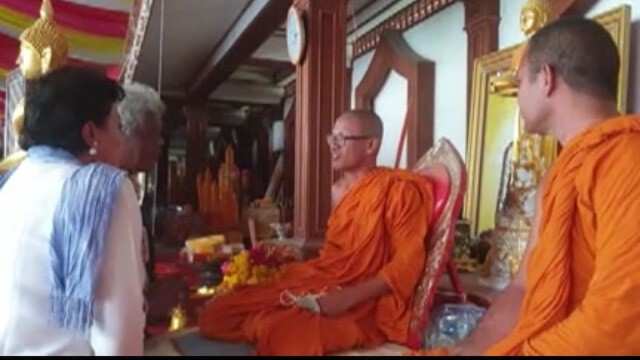 เงินสะพัดกว่า300ล้าน   ชาวบ้านแห่ขอพร "ไอ้ไข่ วัดเจดีย์"