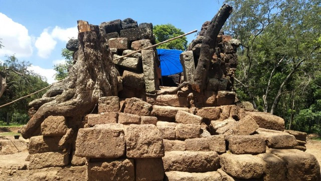 รื้อหลังคาสร้างทับโบราณสถานเก่าแก่