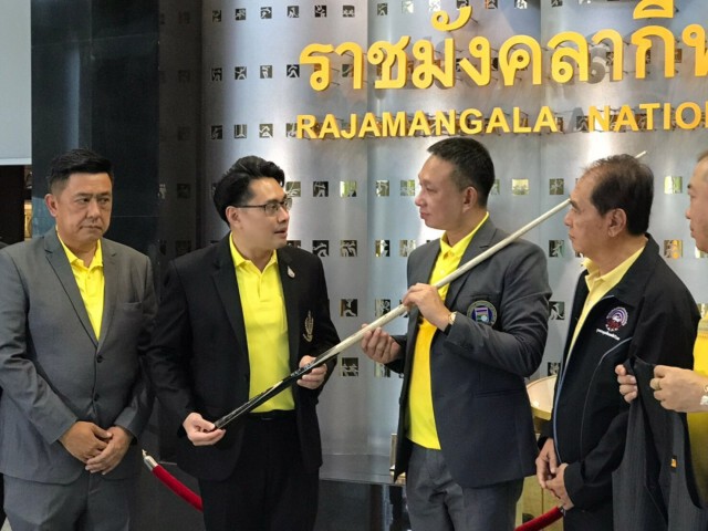 ต๋องศิษย์ฉ่อย มอบไม้คิวให้พิพิธภัณฑ์กีฬา