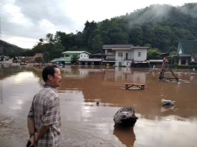 น้ำป่าถล่มเส้นทางเชียงใหม่-เชียงราย ขาด