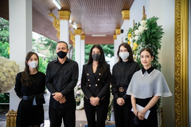 แก้ม-เกรซ ร้องกล่อม "พ่อแต้ว"