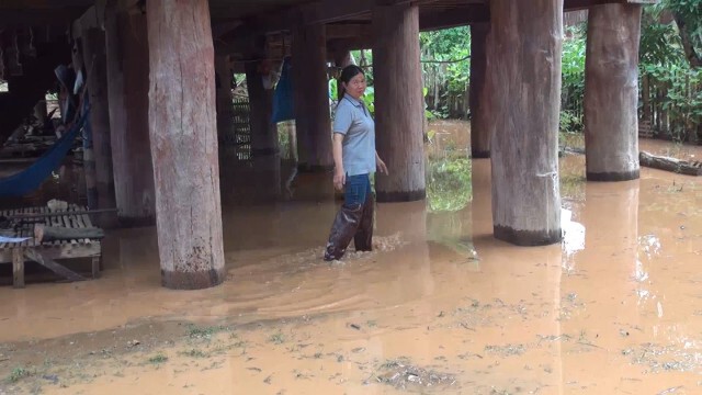 น้ำป่าทะลักท่วมกลางดึก