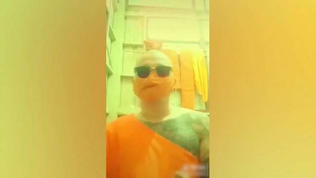 หลวงพี่ติ๊กต๊อก รุ่นฮาไม่จำกัด สวมสบงแล้วทรงพลัง