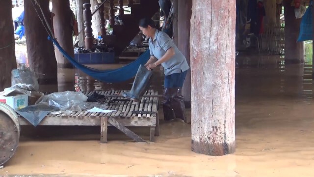 น้ำป่าทะลักท่วมกลางดึก