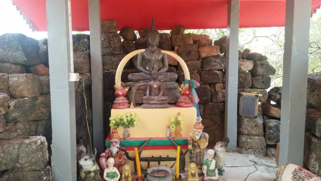 รื้อหลังคาสร้างทับโบราณสถานเก่าแก่