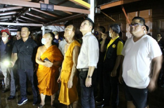 ระทึกกลางดึก!! ไฟไหม้ศาลาการเปรียญวัดช่างทอง เสียหายทั้งหลัง