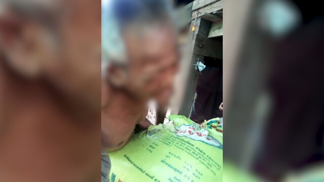 ลูกทรพีทุบตี "พ่อ" ร้องไห้สะอื้นแทบขาดใจ