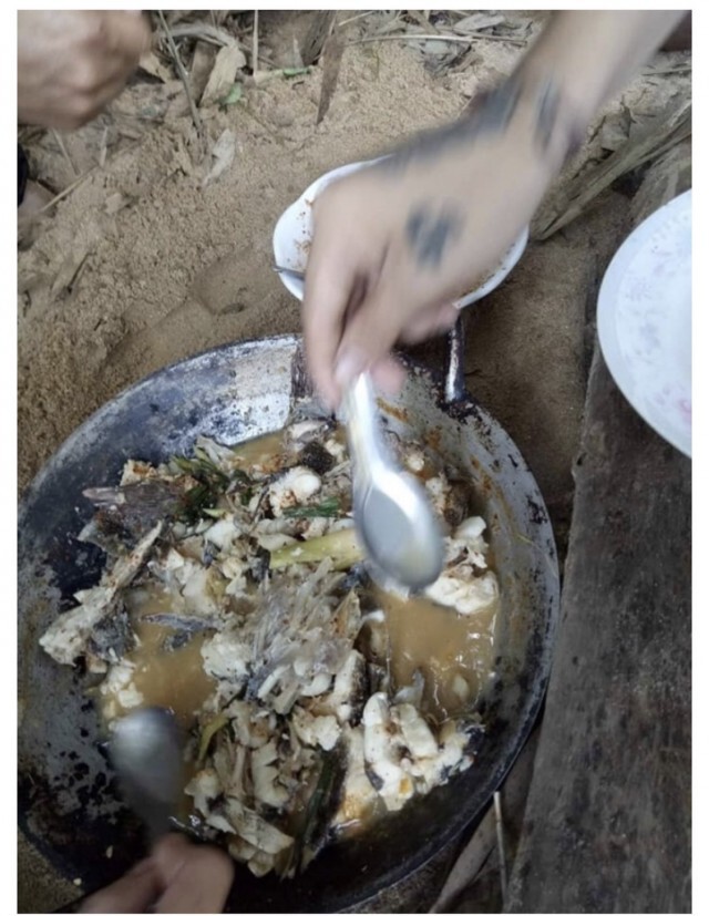 ตำรวจบุกค้นวัยรุ่นกลางป่านึกว่ามาเสพที่แท้มาเป็นหม้อ