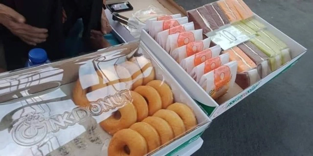 ช่วยอุดหนุนขนมคุณยาย หารายได้รักษาตัวเอง