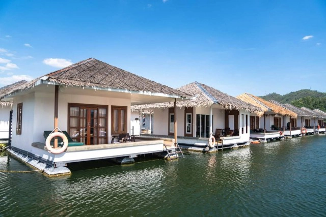 ชวนพักแพริมน้ำ สไตล์มัลดีฟส์เมืองไทย