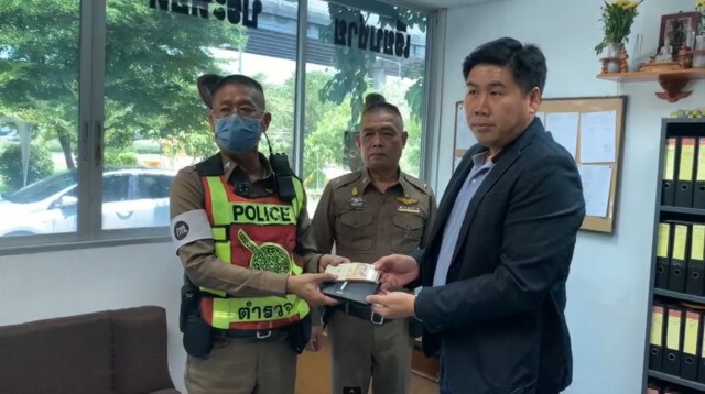 สว.จราจรกลาง เก็บเงินเฉียดแสน ส่งคืนเจ้าของ