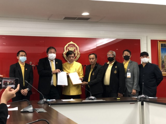 ยื่นผู้ตรวจการฯ สอบ 'สกสค.-กก.บริหารโรงพิมพ์คุรุสภา