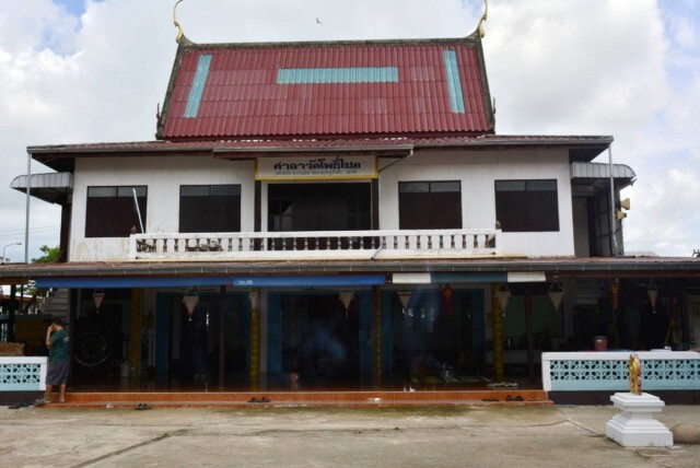 ฝูงค้างคาวบุกวัดเก่าโบราณนครพนม