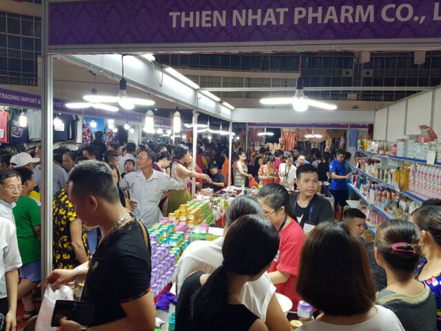 พาณิชย์ปลื้มลูกค้าเวียดนามแห่ซื้อสินค้าไทย