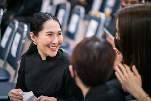 ในหลวงพระราชทานเพลิงศพ พ่อแต้ว