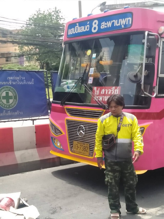 หนุ่มวิน MBK วิ่งเลนขวาเสียหลัก "สาย 8" ทับซ้ำ... ดับ
