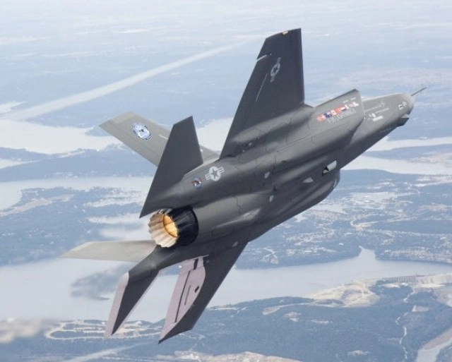 สหรัฐฯ ขายเครื่องบินรบ F-35 ให้ญี่ปุ่น รวดเดียว 105 ลำ รับเงินกว่า 7 แสนล้านเข้ากระเป๋า
