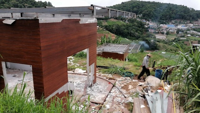 รื้อแล้วรีสอร์ท​ "ม่อนแจ่ม"