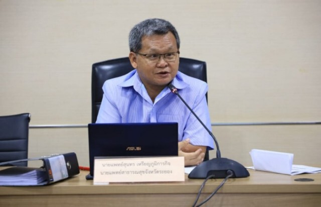 รถพระราชทานตรวจโควิดชาวระยองฟรี ด้านสสจ.ตรวจพนักงานสัมผัสผู้ติดเชื้อ 12 คน