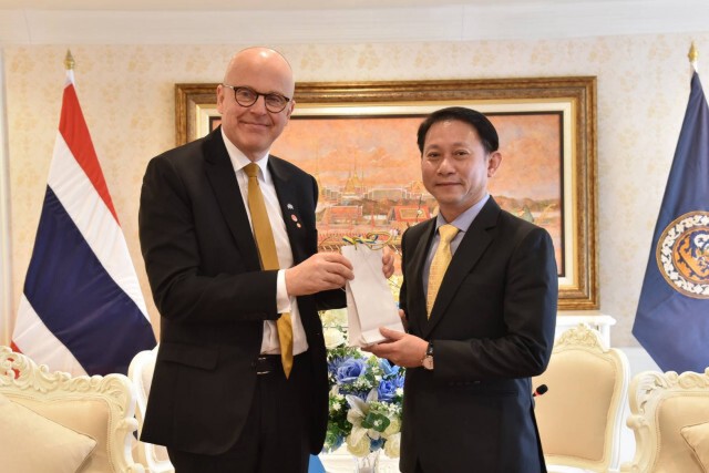 'พาณิชย์'ชวน'ทูตสวีเดน'ลงพื้นที่ แจงปมลิงเก็บมะพร้าว