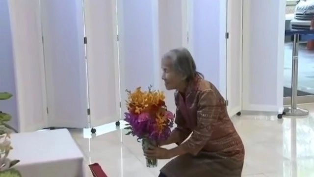 ย้อนเรื่องราวดอกไม้จากหัวใจของ ‘คุณยายแดง’ ผู้จงรักภักดี