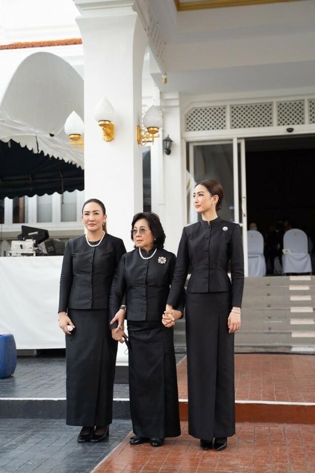 'แต้ว ณฐพร' อาลัย ส่งพ่อครั้งสุดท้าย พระราชทานเพลิงศพ 'คุณพ่อณรงค์'
