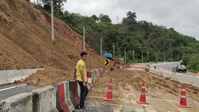 ดินสไลด์ปิดเส้นทาง"เด่นชัย-อุตรดิตถ์"