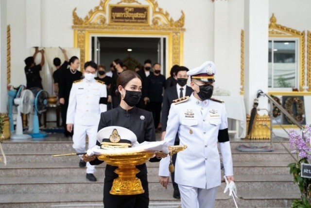 'แต้ว ณฐพร' อาลัย ส่งพ่อครั้งสุดท้าย พระราชทานเพลิงศพ 'คุณพ่อณรงค์'