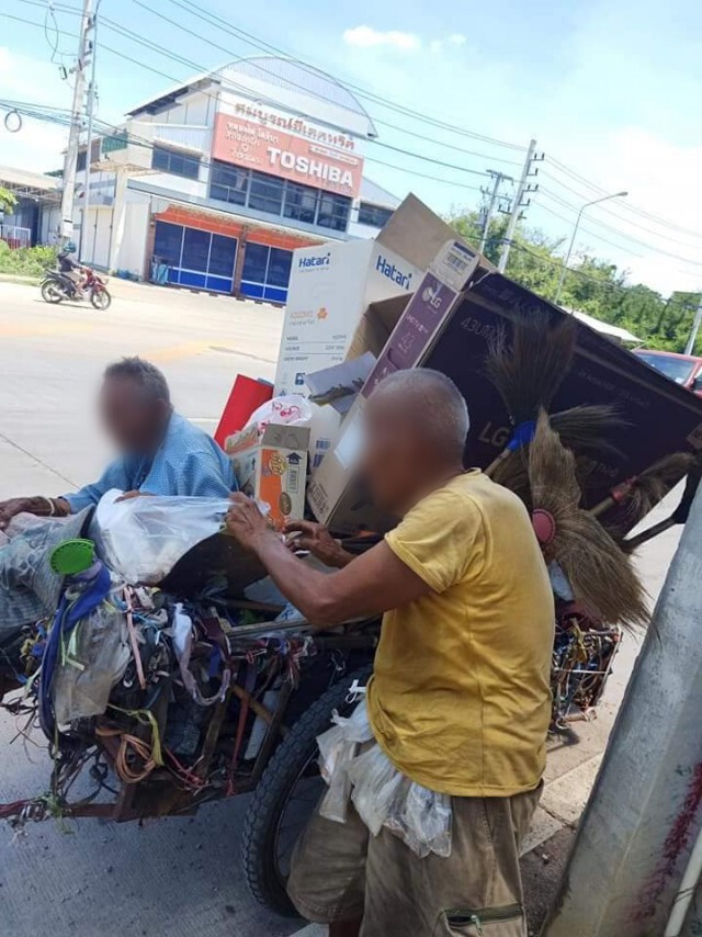 ตายาย ตากแดดเก็บของเก่าขาย ไม่มีเงินซื้อข้าวกิน