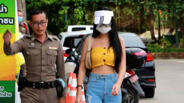 แฉยับช่างภาพดัง "ลิ้นเลียตัว"