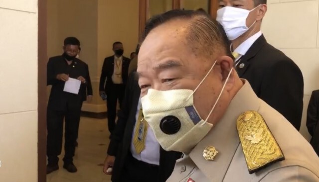 "ประวิตร" เมินตอบโพลขย่ม ปรับรมต.กปปส.