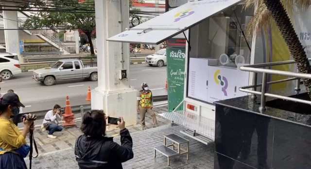 ในหลวงร.10 ทรงพระราชทานรถเก็บตัวอย่างชีวนิรภัยเพื่อตรวจเก็บเชื้อกลุ่มเสี่ยง