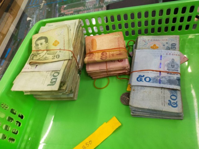 ปกครอง - ตร. สนธิกำลัง บุกจับแรงงานต่างด้าว ลักลอบเล่นน้ำเต้าปูปลา