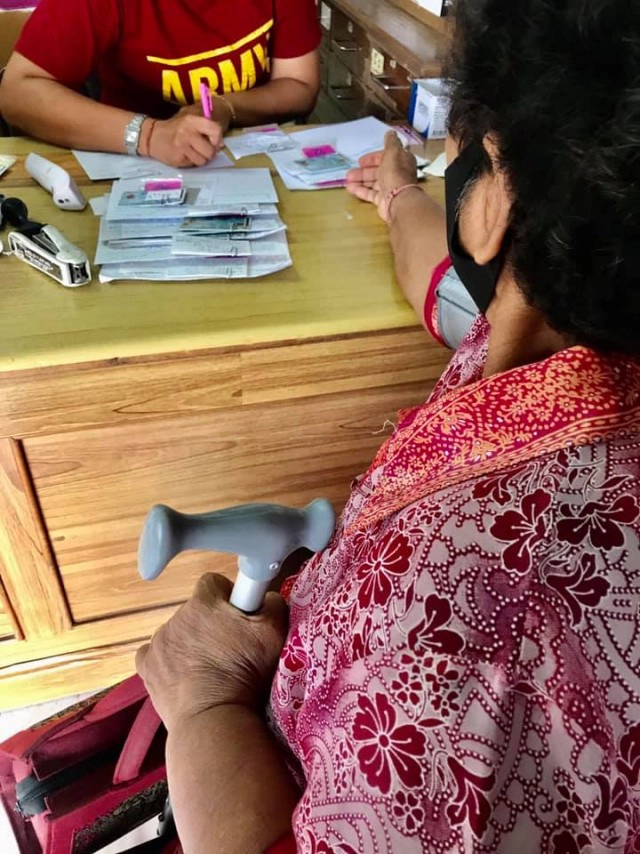 ชาวบ้านสรรเสริญ หมอกัมปนาท จันทนะ ไปรักษาไม่คิดค่าบริการ