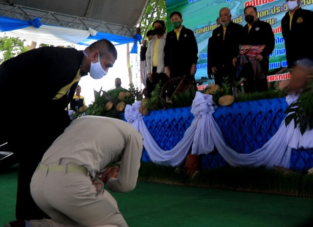 บิ๊กป้อม"ลงพื้นที่พิษณุโลกแก้ปัญหาภัยแล้ง