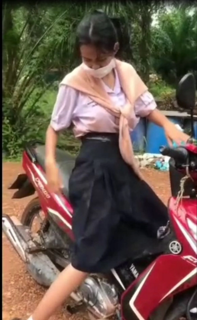 สีสันโซเชียล "สาวผจญภัยไปโรงเรียน"