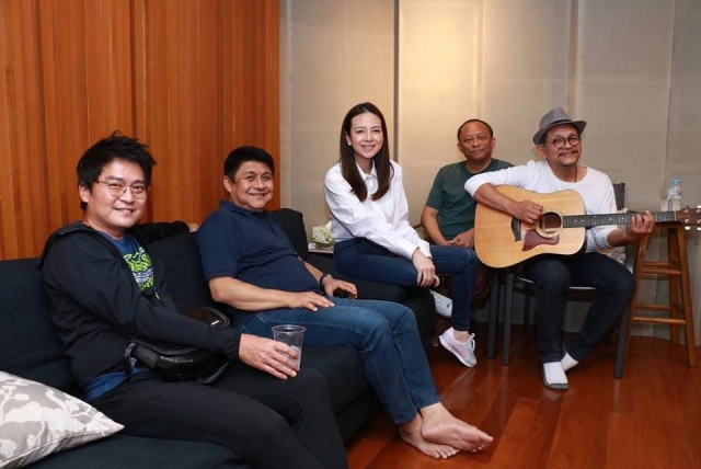 "มาดาม แป้ง" feat " วงเฉลียง โชว์ 2 เพลงประเดิม CU Tube