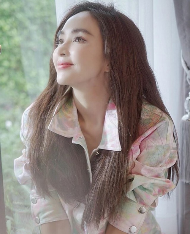 ‘เป้ย’ลุ้นเลขเด็ด น้องปาลินหยิบ ลอตเตอรี่ให้