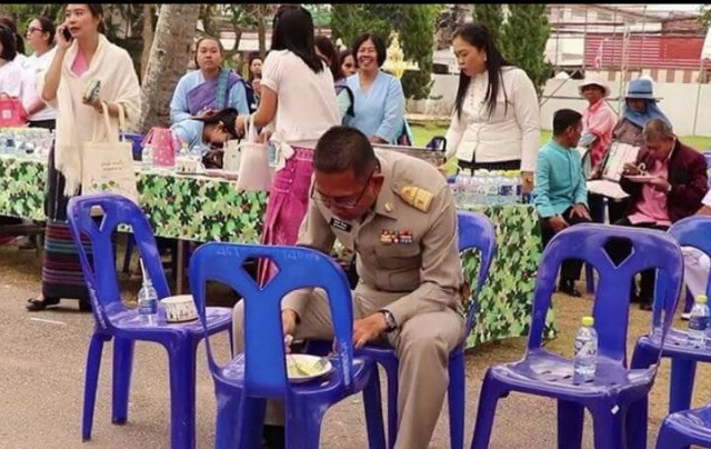 ภาพประทับใจพ่อบักตาวผู้ว่าฯน้ำดี เห็นแล้วไม่สงสัย อยู่ที่ไหนก็มีแต่คนรัก