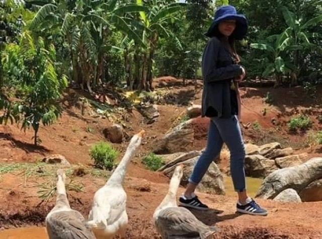 ซาร่า นุศรา ผันตัวปลูกผัก-เลี้ยงไก่ สู้โควิด